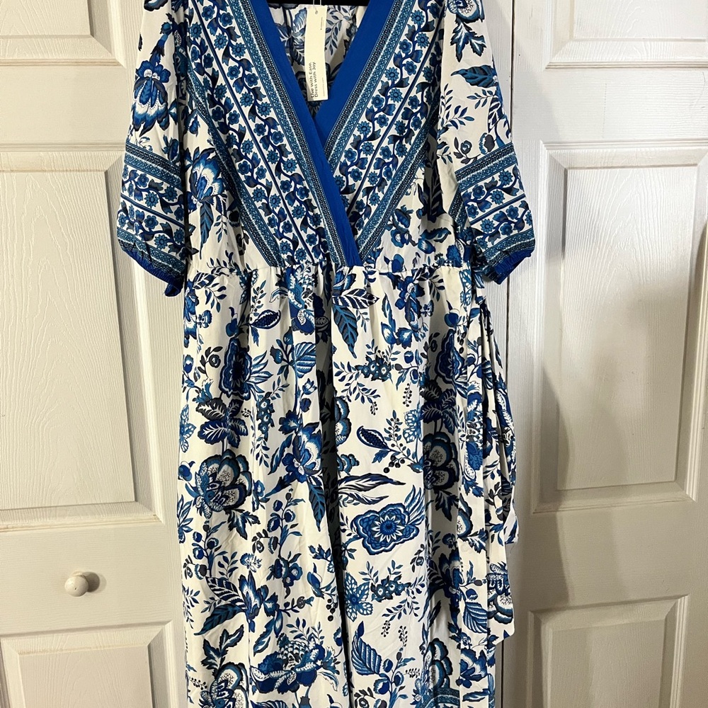 BloomChic Blue and White Floral V-Neck Women’s Dress
